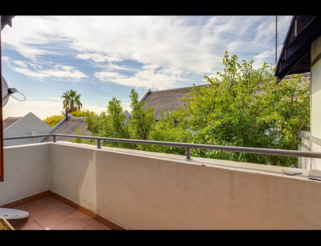 2 BEDROOM APARTMENT FOR SALE IN SUNNINGHILL